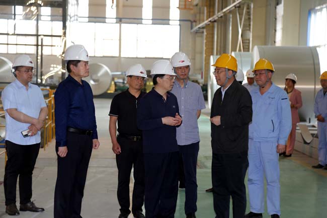 洛陽(yáng)市人大常委會(huì)副主任劉冠瑜一行到萬基控股集團(tuán)調(diào)研