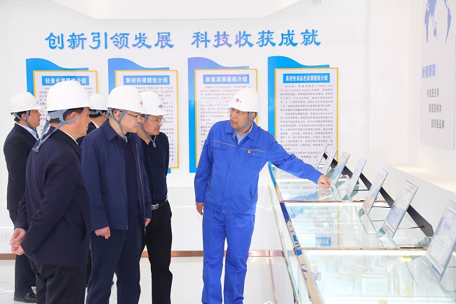 河南省國(guó)資委黨委委員、副主任王照生一行 到萬(wàn)基控股集團(tuán)調(diào)研