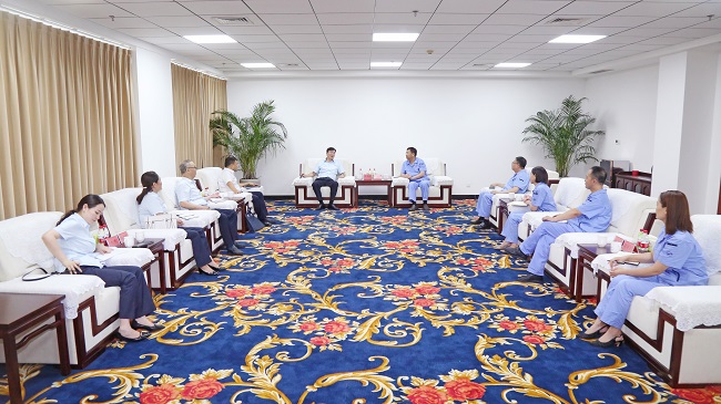 建設(shè)銀行洛陽分行行長張顏君一行到萬基控股集團調(diào)研