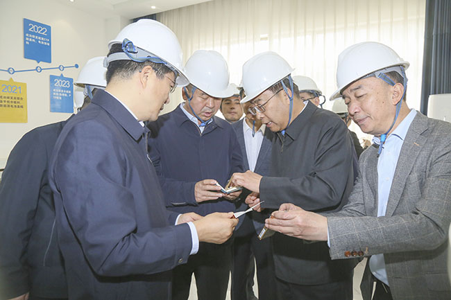 寧夏回族自治區(qū)黨委常委、副主席買彥州一行到萬基控股集團(tuán)調(diào)研