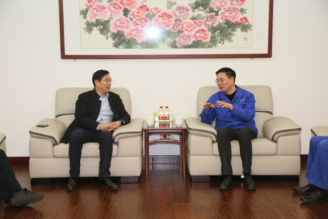 建設(shè)銀行洛陽分行行長張顏君一行到萬基控股集團調(diào)研