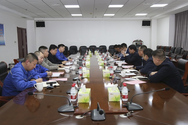 新疆建設(shè)兵團(tuán)第十三師新星市黨委副書記、師長(zhǎng)劉文勝一行到萬(wàn)基控股集團(tuán)調(diào)研