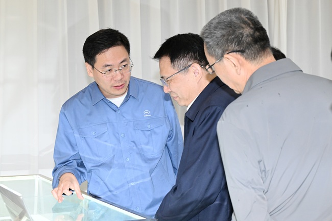 新疆生產(chǎn)建設(shè)兵團(tuán)黨委副秘書長、副團(tuán)長毛知兵一行到萬基控股集團(tuán)調(diào)研