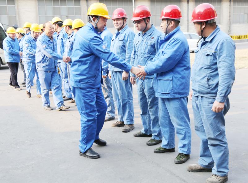 萬基控股集團總經(jīng)理郭峰等領導大年初一慰問堅守崗位員工