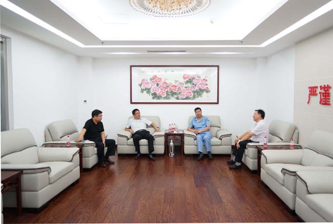 平煤神馬集團(tuán)鹽化公司副總經(jīng)理?xiàng)類?ài)軍一行到萬(wàn)基控股集團(tuán)洽談合作